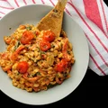 Pomidorowo-Serowa Pasta z Pieczoną Papryką i Szpinakiem