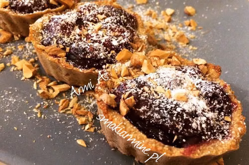 Tarteletki bananowo -owsiane nadziane wiśniami (fit)