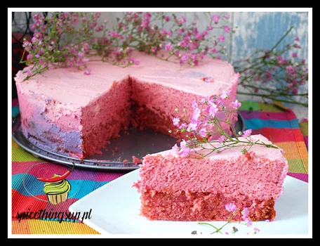 Pink velvet cake z musem malinowym