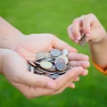 Nawet 24 tysiące złotych na dziecko od Rządu. Jakie warunki trzeba spełnić?
