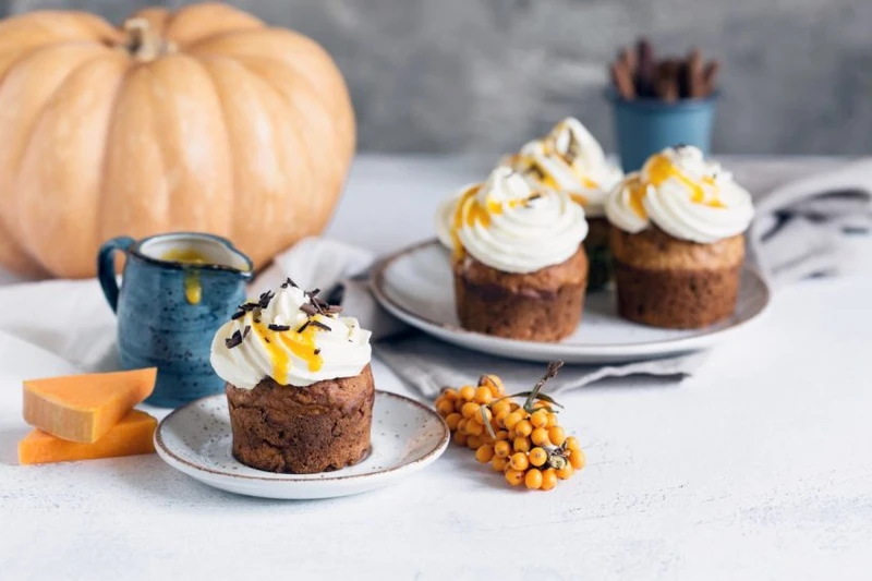 MUFFINY DYNIOWE Z KREMEM I SOSEM Z ROKITNIKA