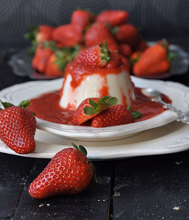 Panna Cotta klasyczna z truskawkami