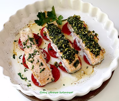 Dietetyczny łosoś z pietruszkowym pesto