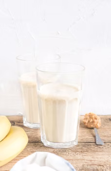 Koktajl bananowy z masłem orzechowym
