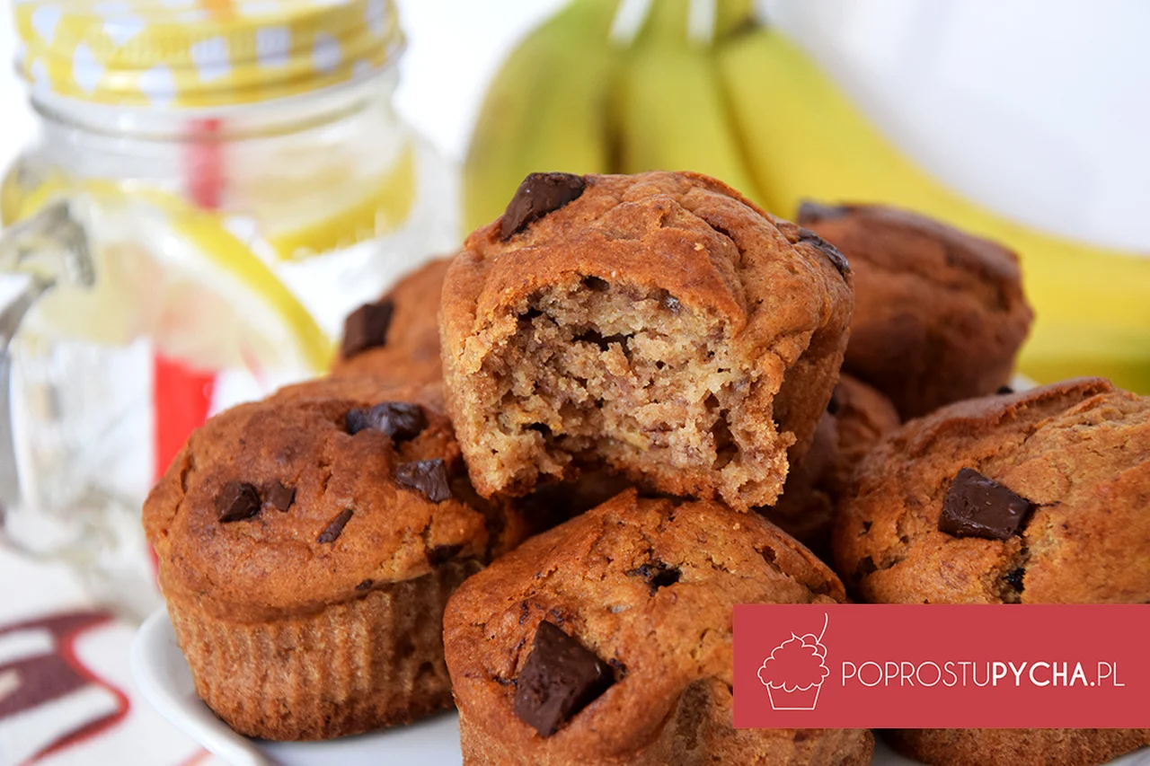 Pełnoziarniste muffiny bananowe z dodatkiem kawałków gorzkiej czekolady <3
