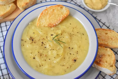 Zupa cebulowa z musztardą