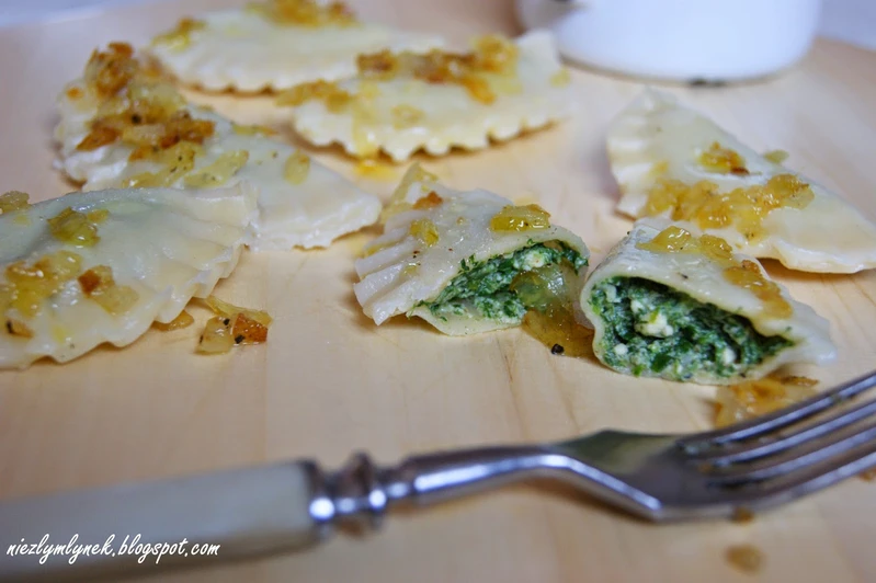Pierogi ze szpinakiem i serem włoskim