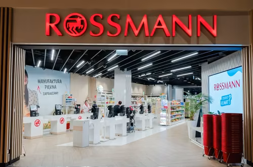 Paczki z kosmetykami od Rossmanna! Drogeria rozda zestawy z największymi hitami, ale jest warunek
