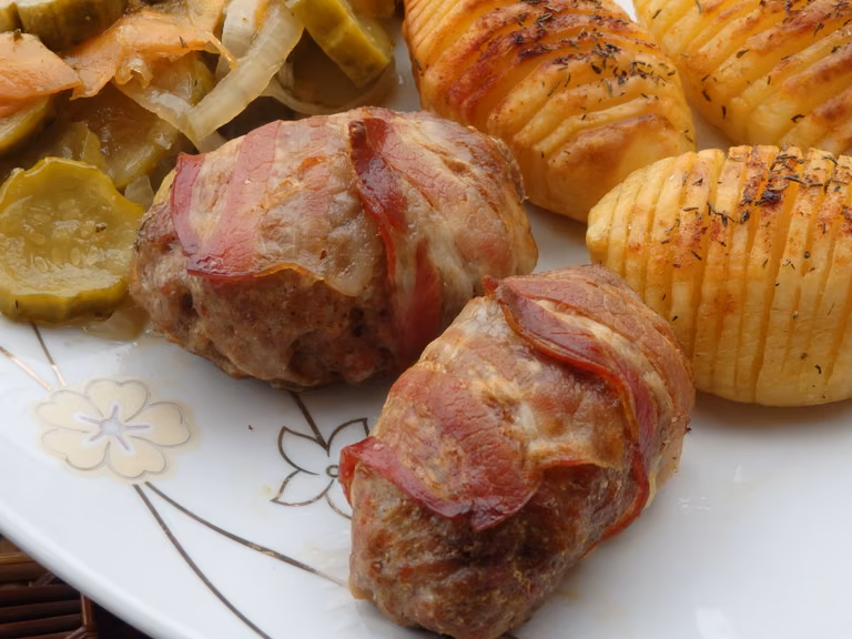 Pieczone roladki z mięsa mielonego