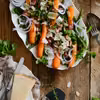 MŁODE MARCHEWKI ZE SZPARAGAMI, BOCZKIEM I PARMEZANEM