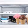 Lody jak "kamień" z zamrażarki? Poznaj skuteczni trik na miękkie i puszyste lody z zamrażarki.
