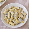 Makaron w sosie śmietanowo-serowym z gorgonzolą i oliwkami