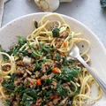 Spaghetti z ragù z jarmużem