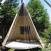 Pomysł na domek zrobiony z trampoliny