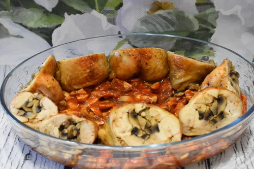 Pieczone udka z pieczarkami