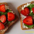 Kanapki z rukolą i truskawkami - 273 kcal