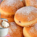 Domowe pączki bez drożdży – równie puszyste i miękkie! Wypróbuj ten genialny przepis!
