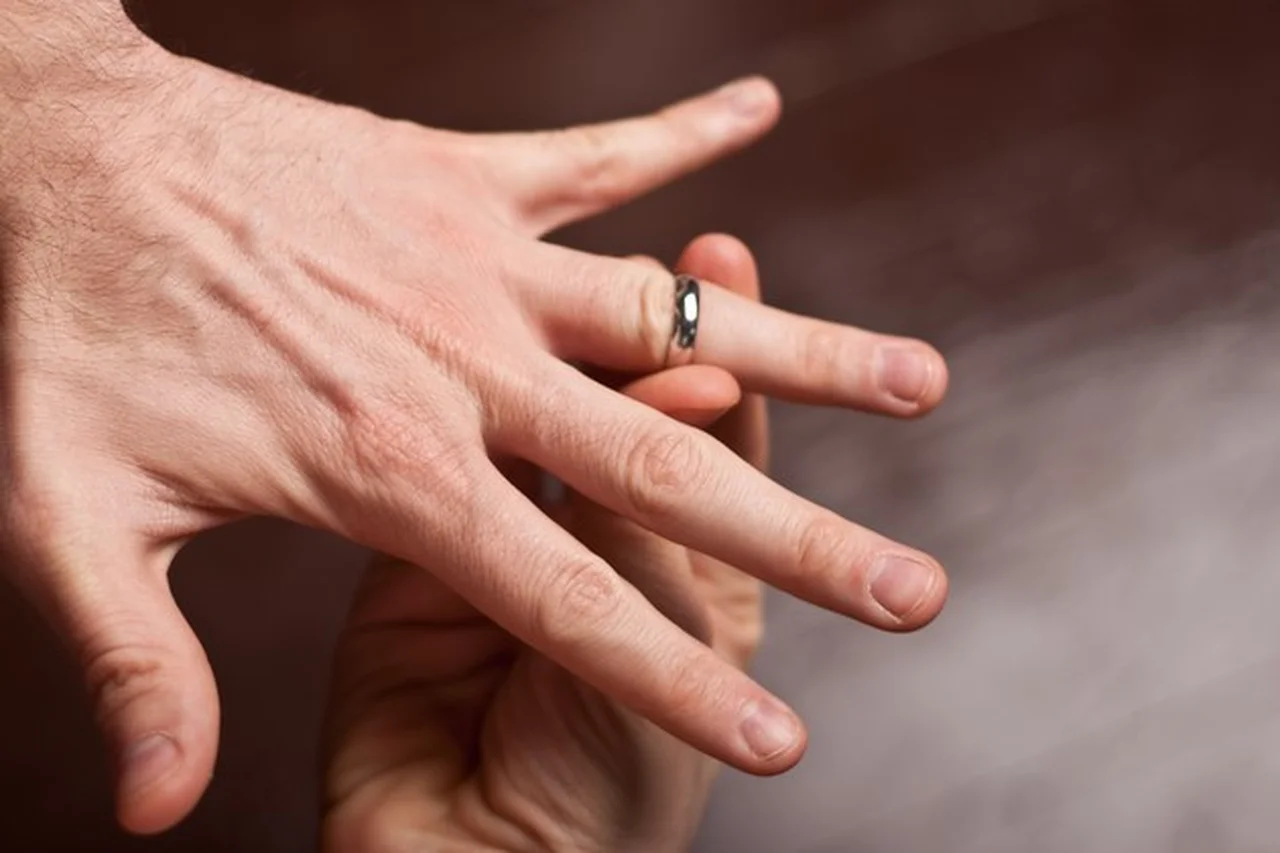 Super trik na zdjęcie pierścionka z palca