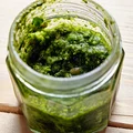 Pesto z liści rzodkiewki
