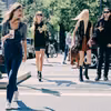 Street style inspiracje: jak nosić klasyki z lat ‘90 ?
