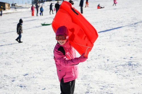 1100 zł dofinansowania do ferii zimowych 2026! Te dzieci mogą skorzystać z tańszych zimowisk