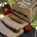 Pasztet klasyczny pieczony, nie tylko na święta – kruchy i soczysty