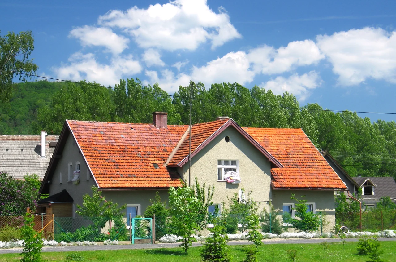 Nie będzie obowiązkowej modernizacji domów! Jednak nowe przepisy UE zmieniają wiele zasad od 2025 roku