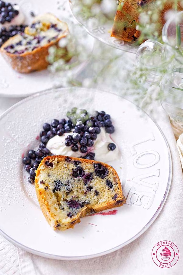 Babka z jagodami