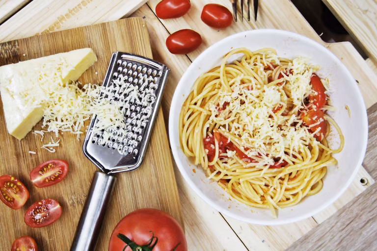 Spaghetti z sosem pomidorowym