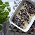 FILETY Z INDYKA PIECZONE Z ŻURAWINĄ, OLIWKAMI, CEBULKĄ I MOZZARELLĄ