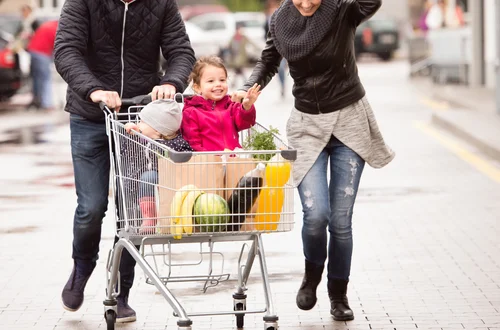 Nie tylko 300 plus! - Ci rodzice otrzymają dodatek extra! Trzeba pamiętać jednak o terminie