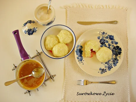 Pufki (knedle serowe z owocami)