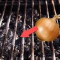Jak szybko wyczyścić grill? Genialny trik bez wykorzystywania środków chemicznych!