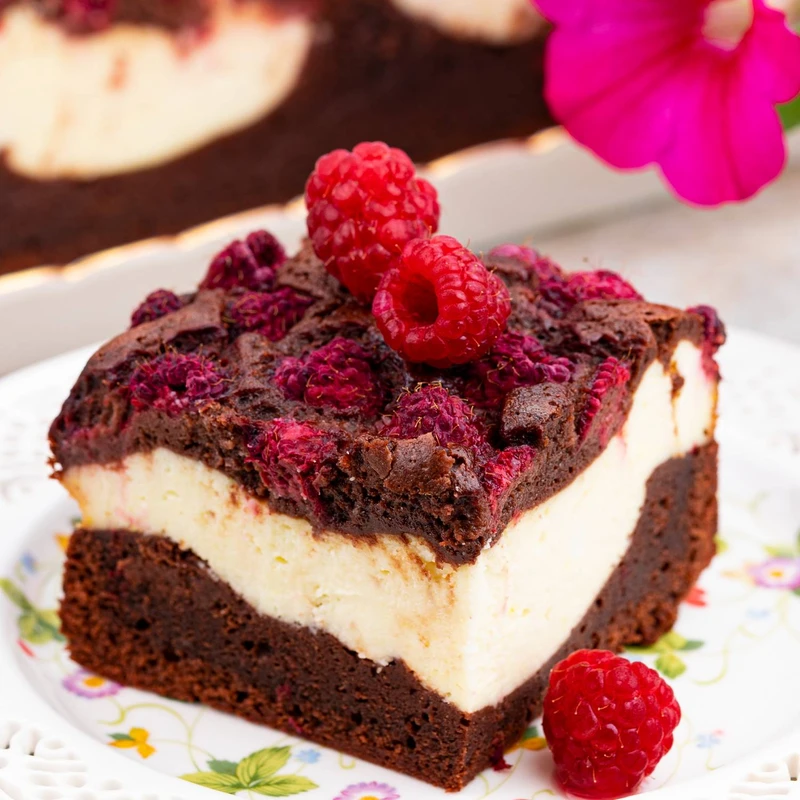 Sernikobrownie z malinami