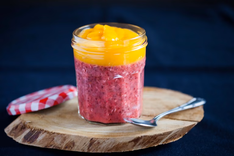 TRUSKAWKOWY PUDDING CHIA Z MUSEM Z MANGO