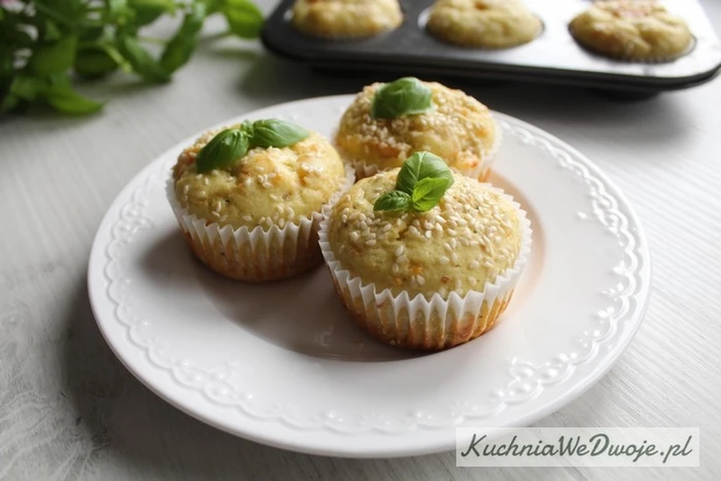 Muffinki z łososiem i pesto