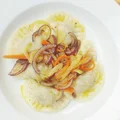 Pierożki z mięsem i dodatkami