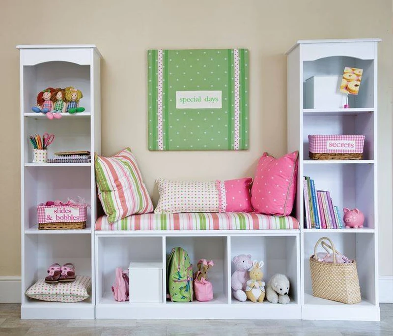 Regał w pokoju dziecięcym