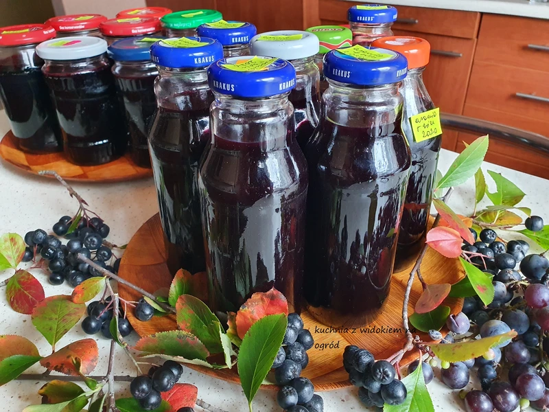Sok z aronii i winogron na zimę. Domowe przetwory.