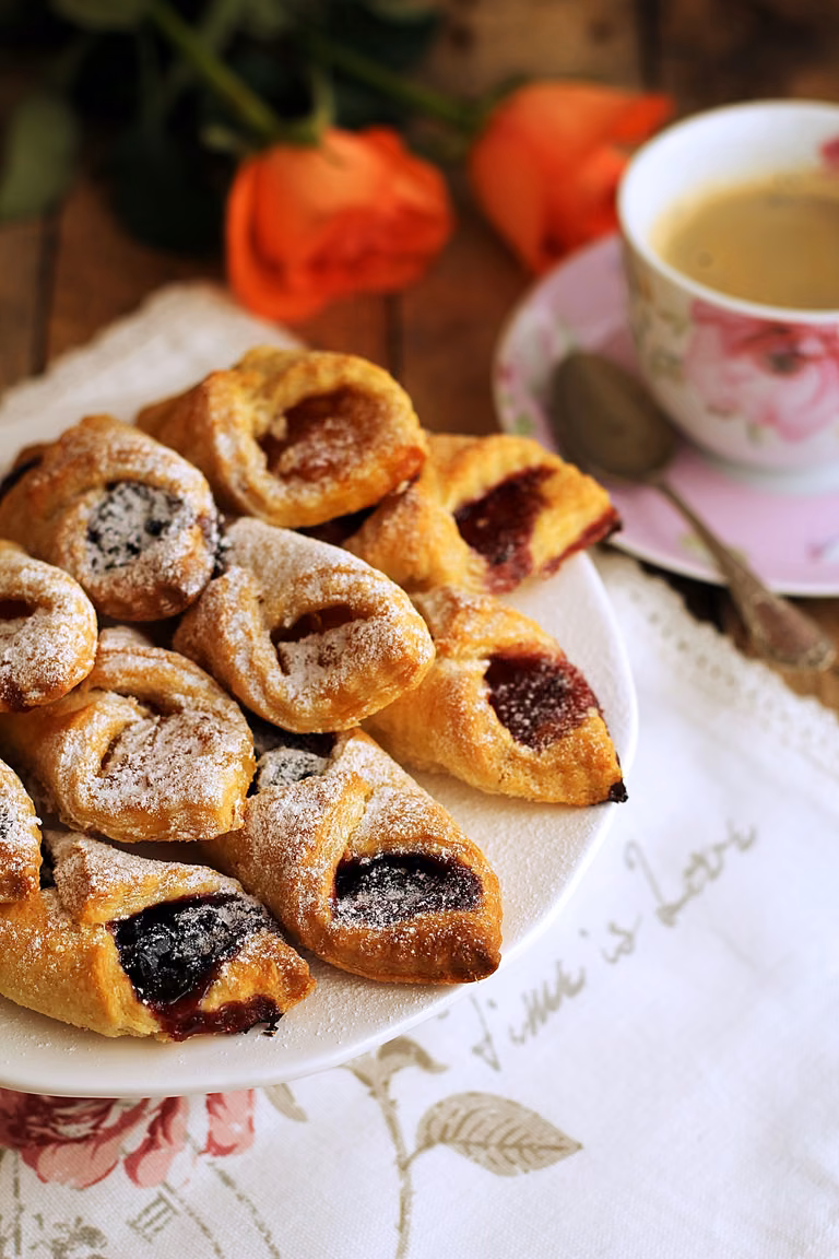 Rożki piwne z dżemem lub marmoladą