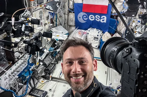 Misja Ax-4 dobiega końca! Kapsuła z Uznańskim-Wiśniewskim lada chwila wpadnie do oceanu! Medycy w gotowości