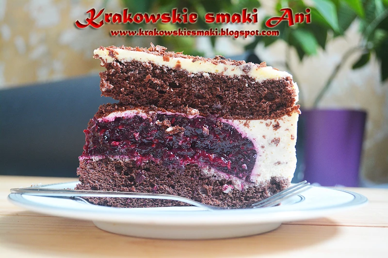 Torcik jeżynowo karmelowy