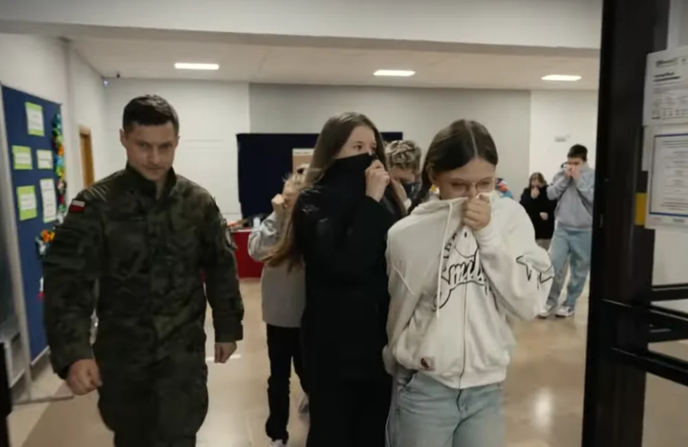 Wojsko wkracza do polskich szkół! Uczniów czeka 6 tygodniowy program szkoleniowy