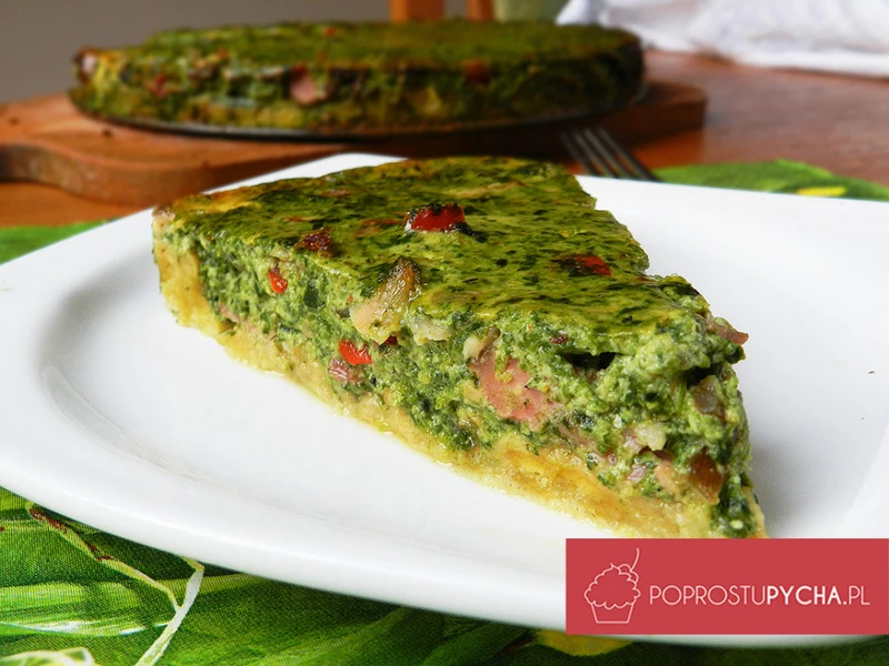 Tarta na słono z boczkiem i szpinakiem