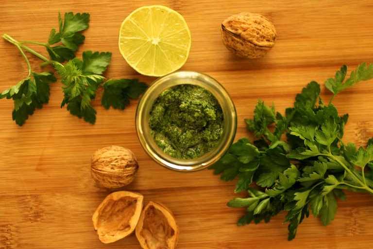 Pesto z pietruszki - bez czosnku ;))