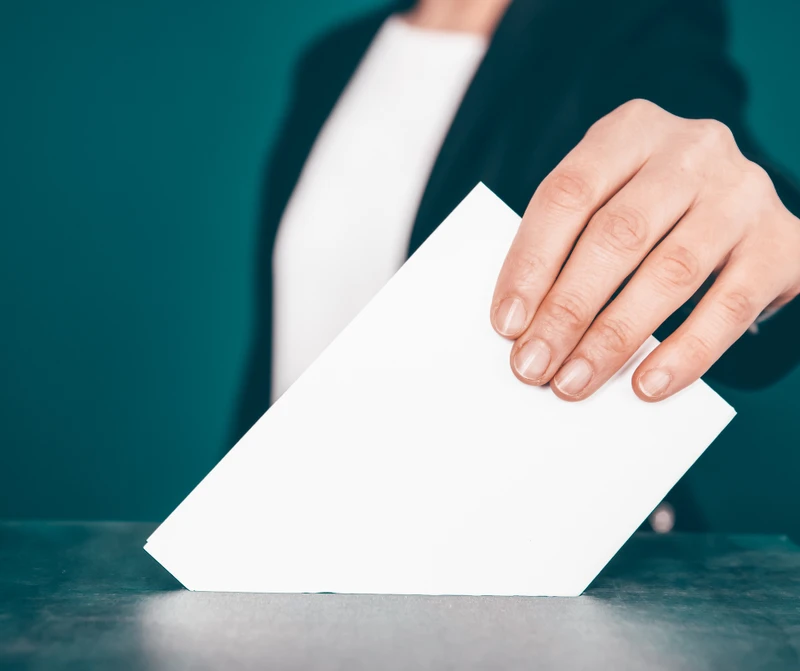 Czy udział w wyborach obliguje nas do wzięcia udziału w referendum? Jakie pytania mają paść?