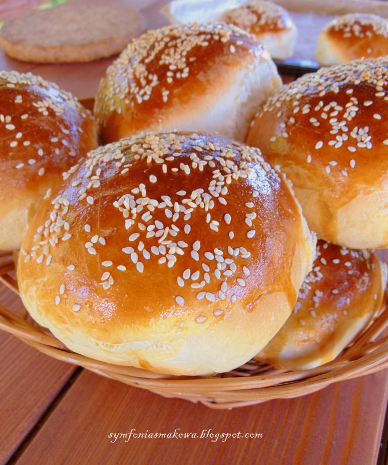 Bułki do hamburgerów.