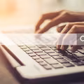 Kto odpowiada za działalność najemcy w Internecie? Odpowiedź może Cię zaskoczyć!