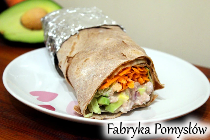 Tortilla z awokado i tuńczykiem