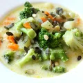 Zupa brokułowa z serkiem topionym i pestkami dyni